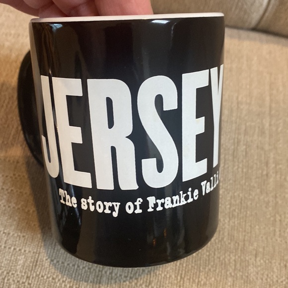 Jersey Boys Frankie Valli Vintage Black & White Coffee Mugs - Set of 2 LIKE NEW - Picture 12 of 13